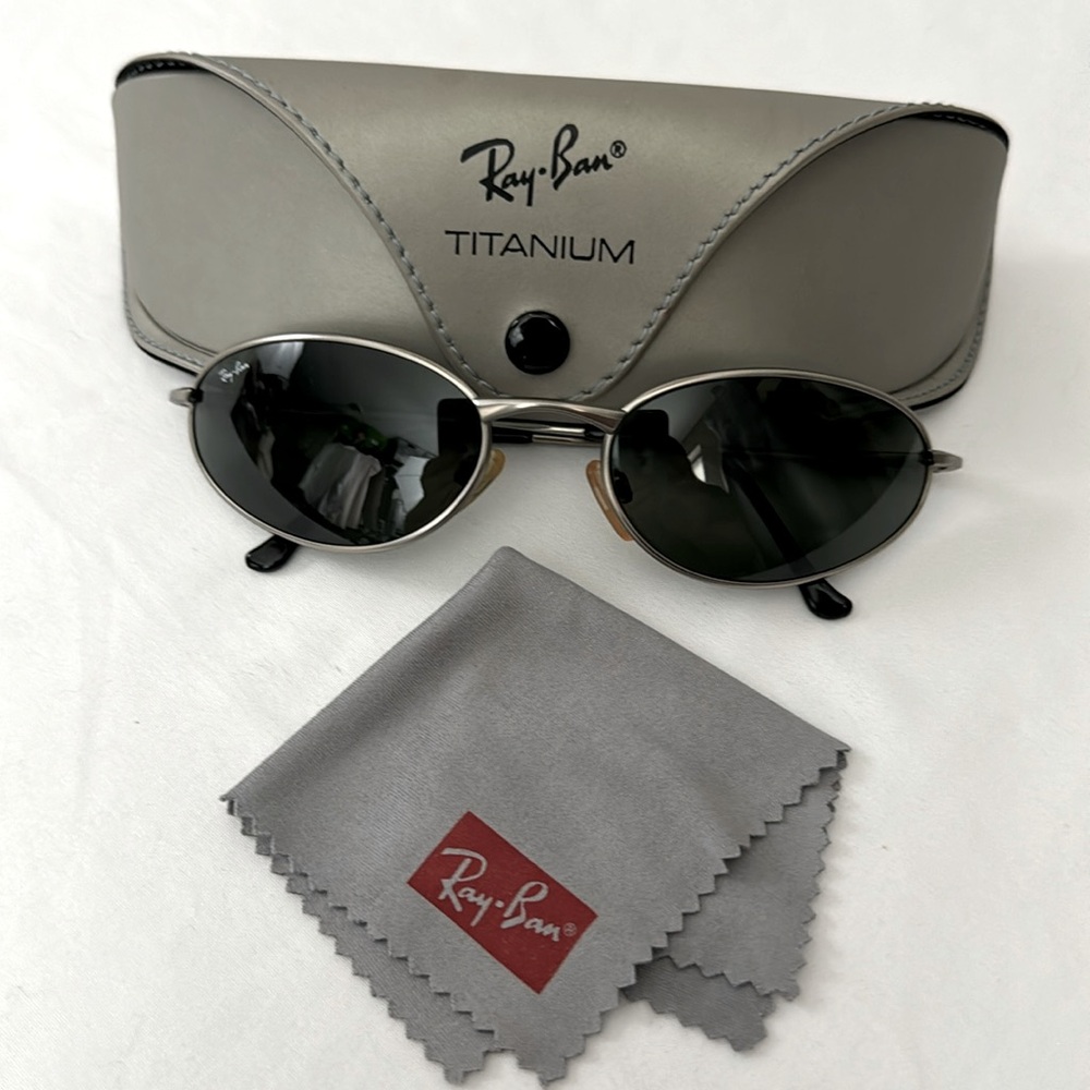 Ray-Ban Black and Silver Sunglasses VINTAGE